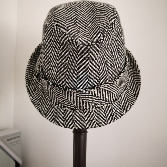 Hat - Picture 2 of 5